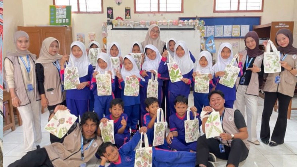 KKN MIT UIN Walisongo Posko 60 Kenalkan Ecoprint kepada Siswa SDN 2 Kemambang